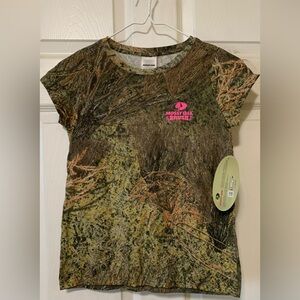 Mossy Oak Green and Pink Camouflage Short Sleeve Tee